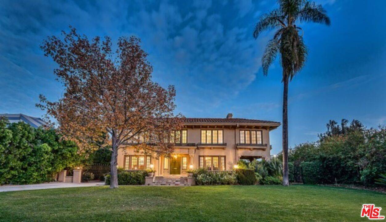 136 Fremont Pl 5BR Hancock Park La