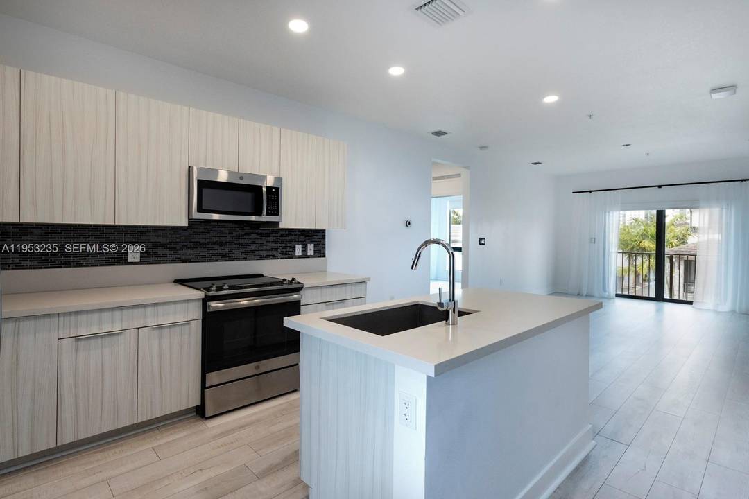 This 3 bed, 2 bath, corner unit condo comes with everything you need in the heart of Doral.