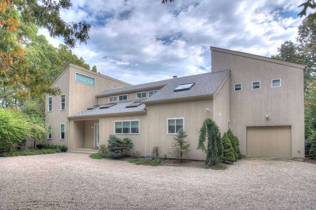Six Bedroom Quogue Beauty