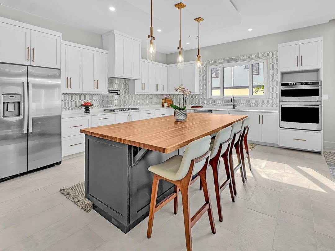 BALMORAL, SANFORD DRIVE Half Duplex New-Providence