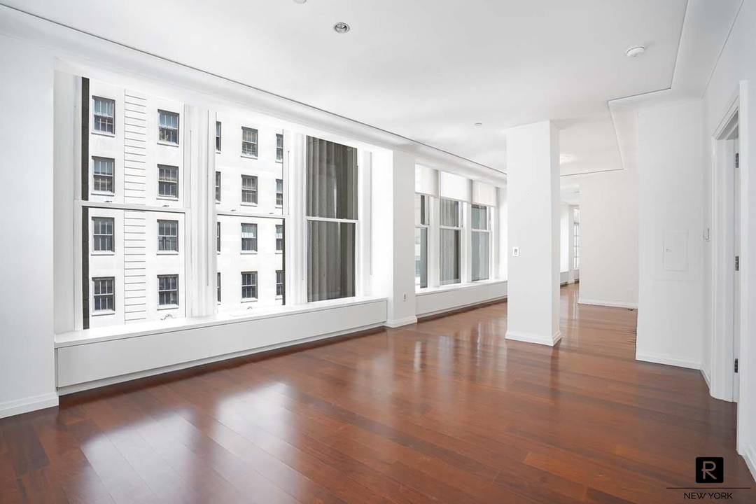 Welcome home to this glamorous corner One Bedroom apartment at the Cipriani Club Residences, a Classical Beaux Arts masterpiece with a rich history on the world famous Wall Street.