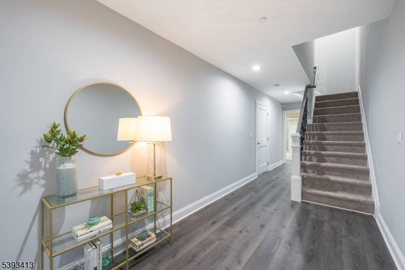 LUXURY 2 BED 2. 1 BATH TOWNHOUSE IN CHARMING NEW PROVIDENCE COMMUNITY CLOSE TO EVERYTHING !