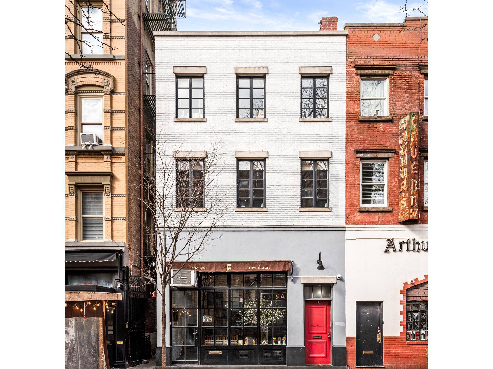 This Townhouse floor through space is located in the heart of the West Village.