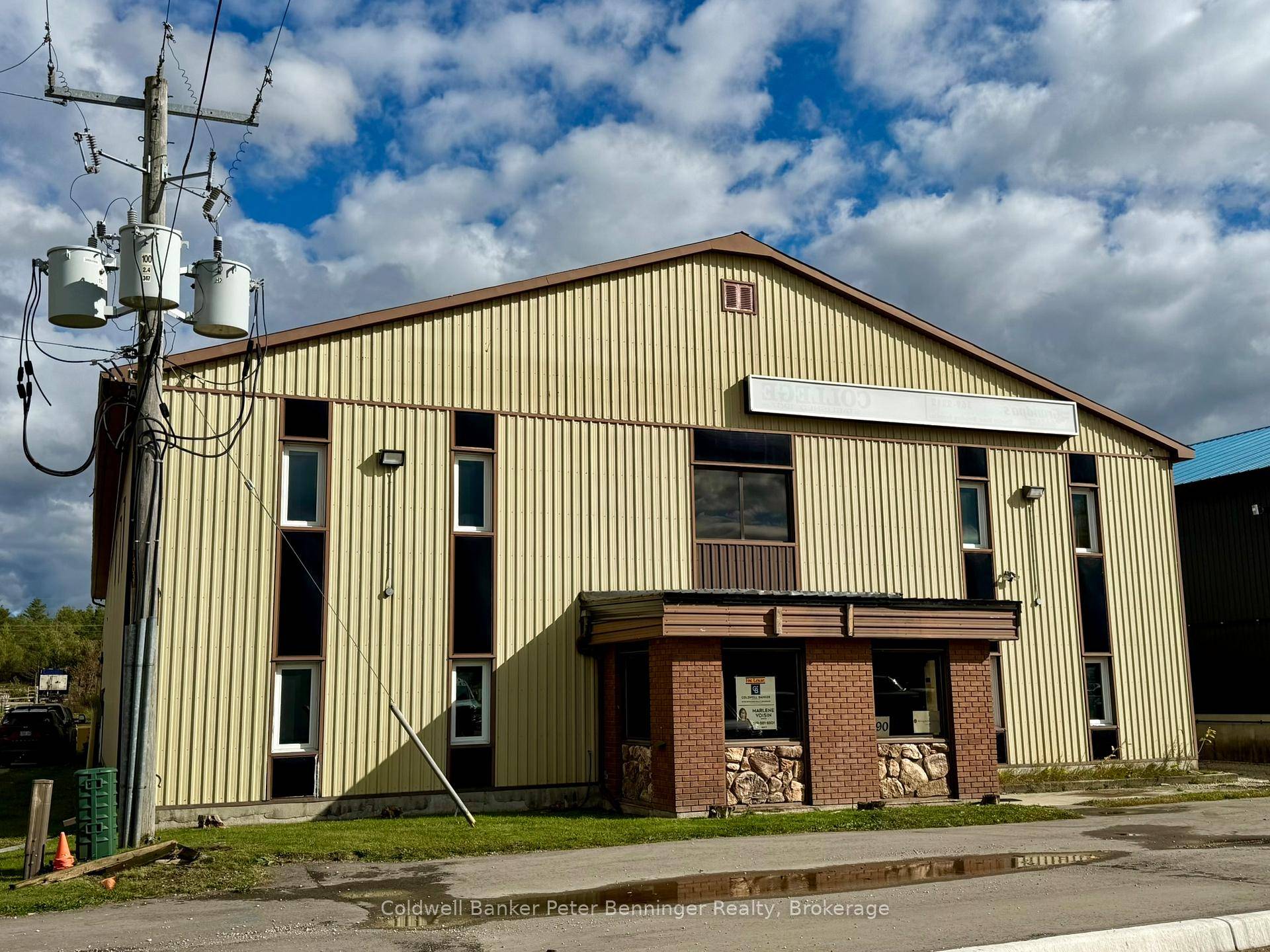 This unit offers 2000 sq.