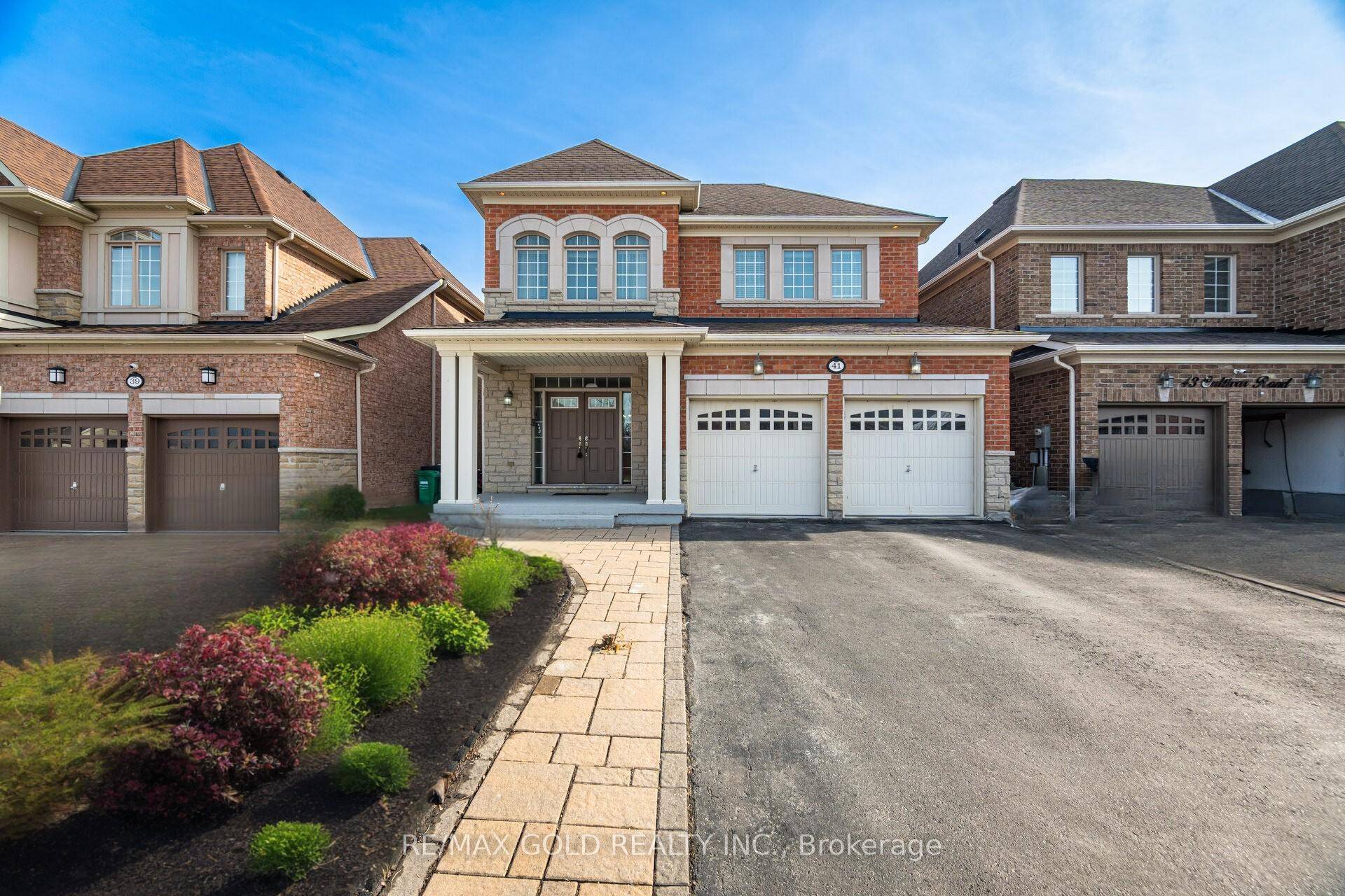Welcome to the prestigious and highly desirable Highlands of Castlemore !