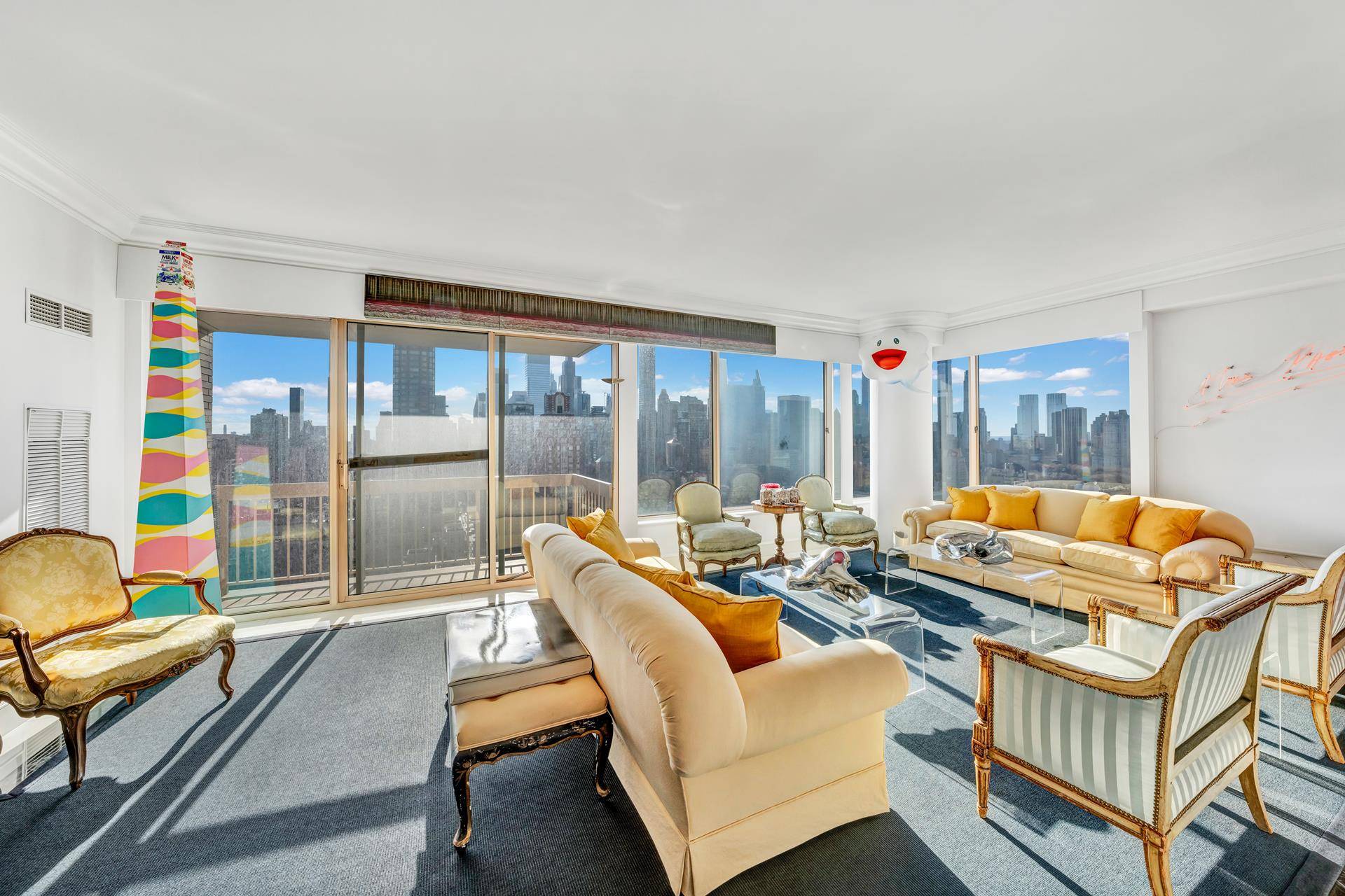 BRAND NEW ON MARKET VIEWS, LIGHT, SPACE, LOCATION AND MORE !