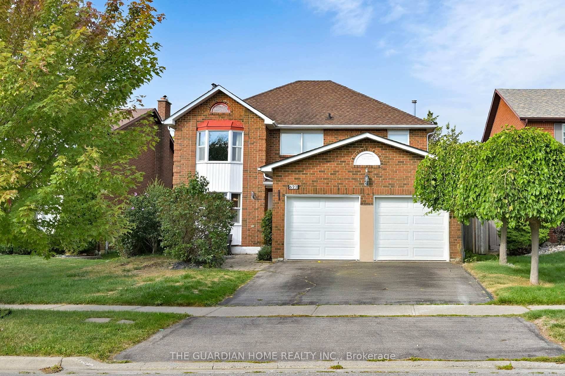 Welcome to modern luxury and spacious 4 2 Bedroom, 4 bath home, large living space.