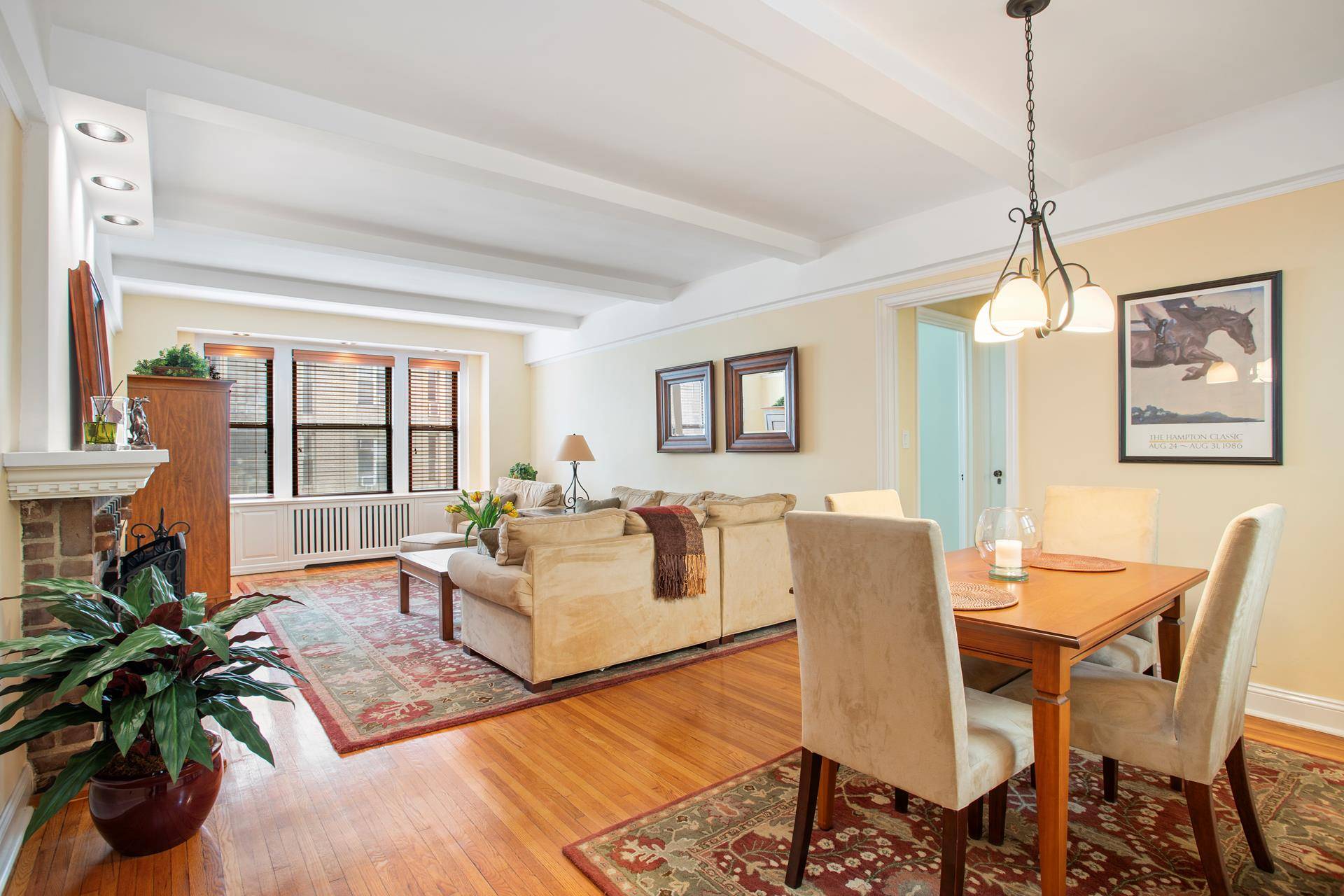 Airy and Bright One Bedroom Located in a full service prewar cooperative, this gracious apartment is a rare find.