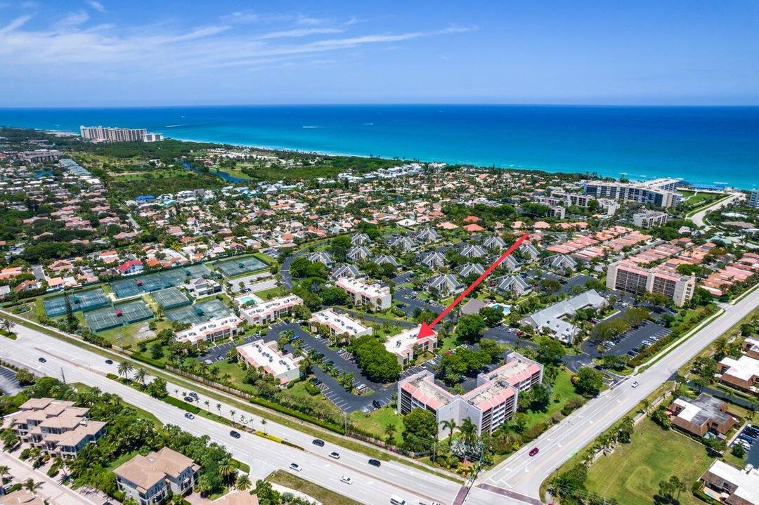 Walk To Beach ! Ground Floor Turnkey Unit in The Heart of Jupiter !