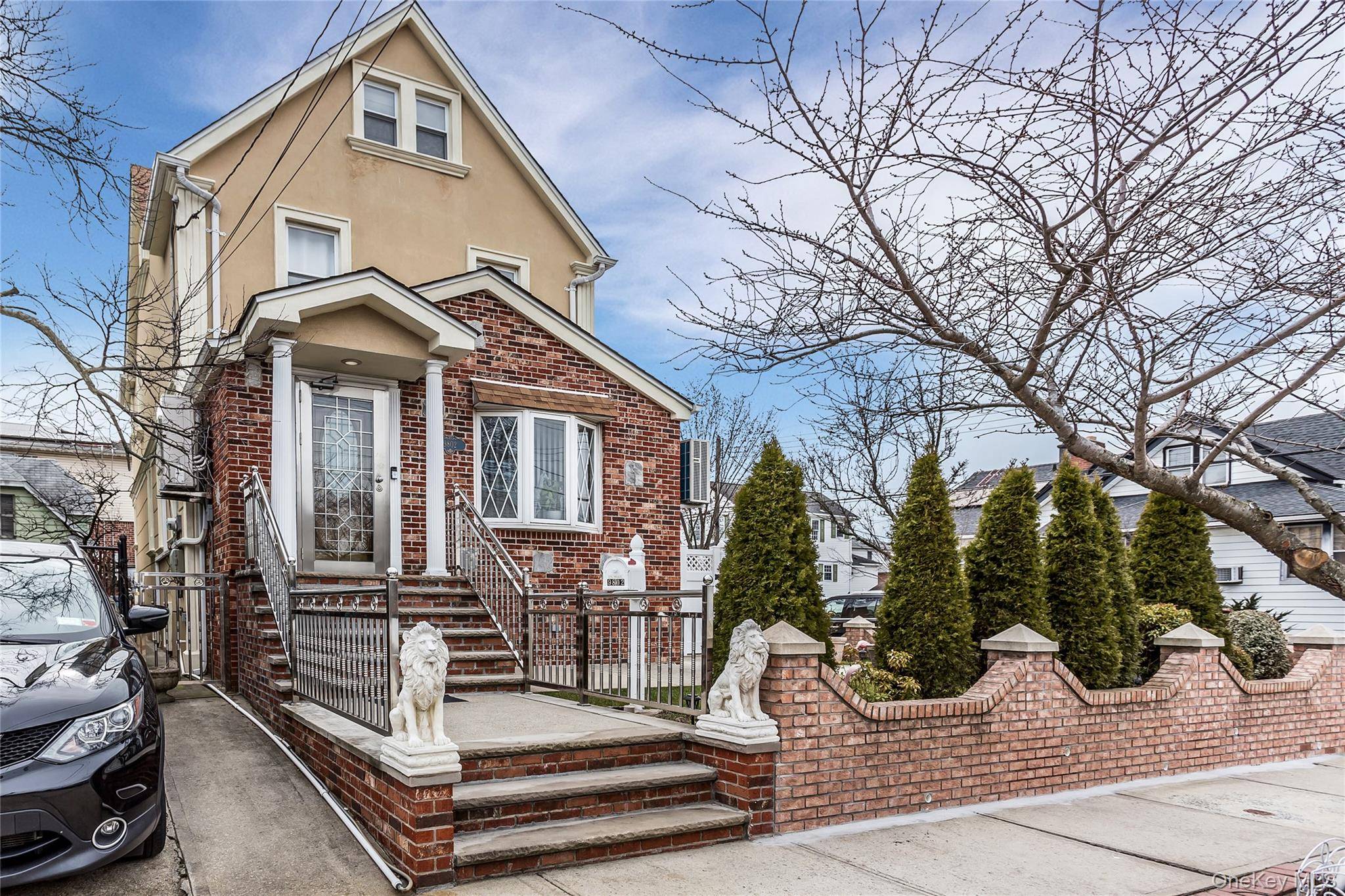 Beautifully Renovated 5 bedroom 3 1 2 Bath 3342sq Ft.