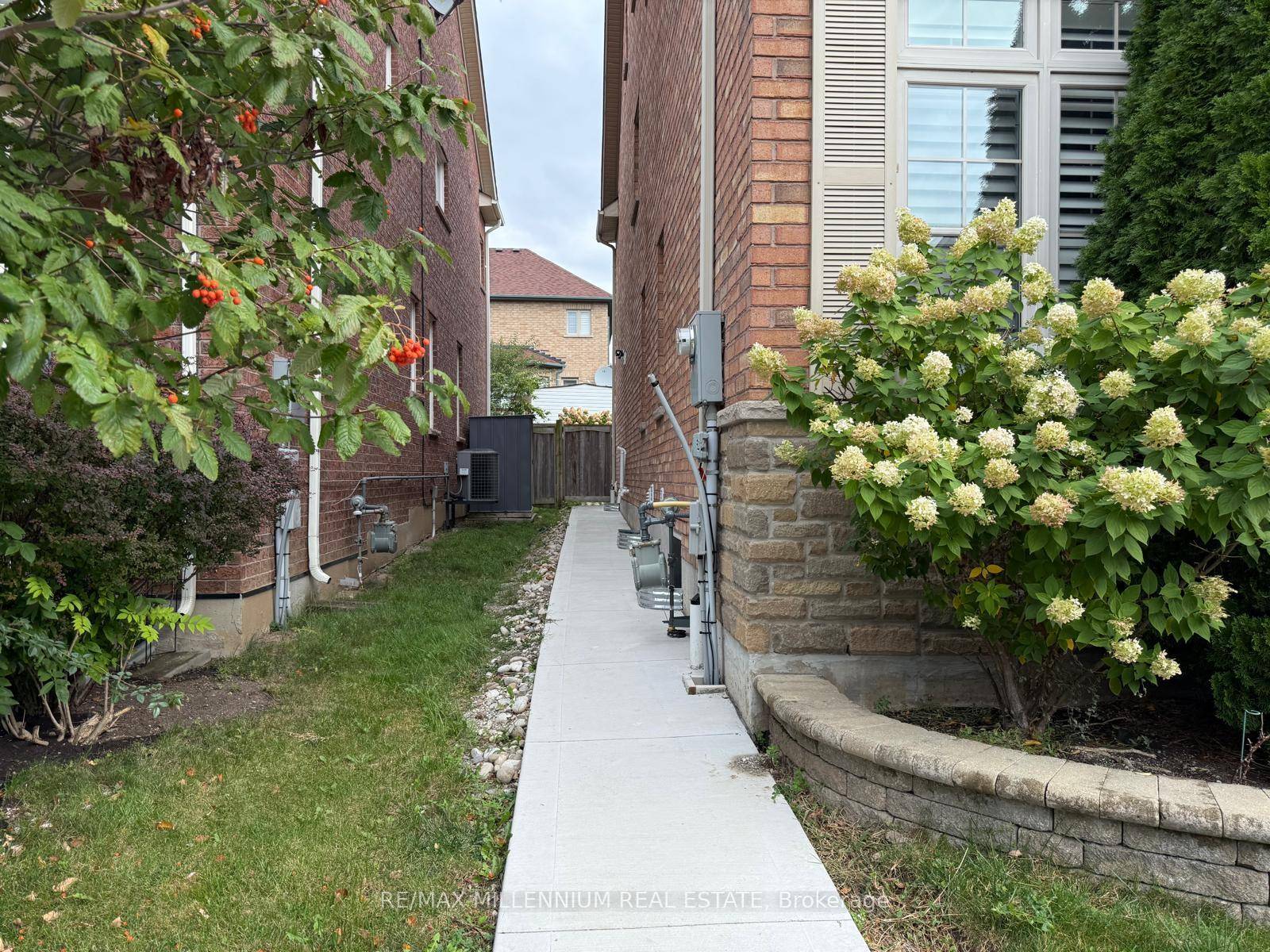 Welcome to this bright and inviting 2 bedroom, 2 bathroom legal basement apartment offering the perfect blend of comfort and convenience.