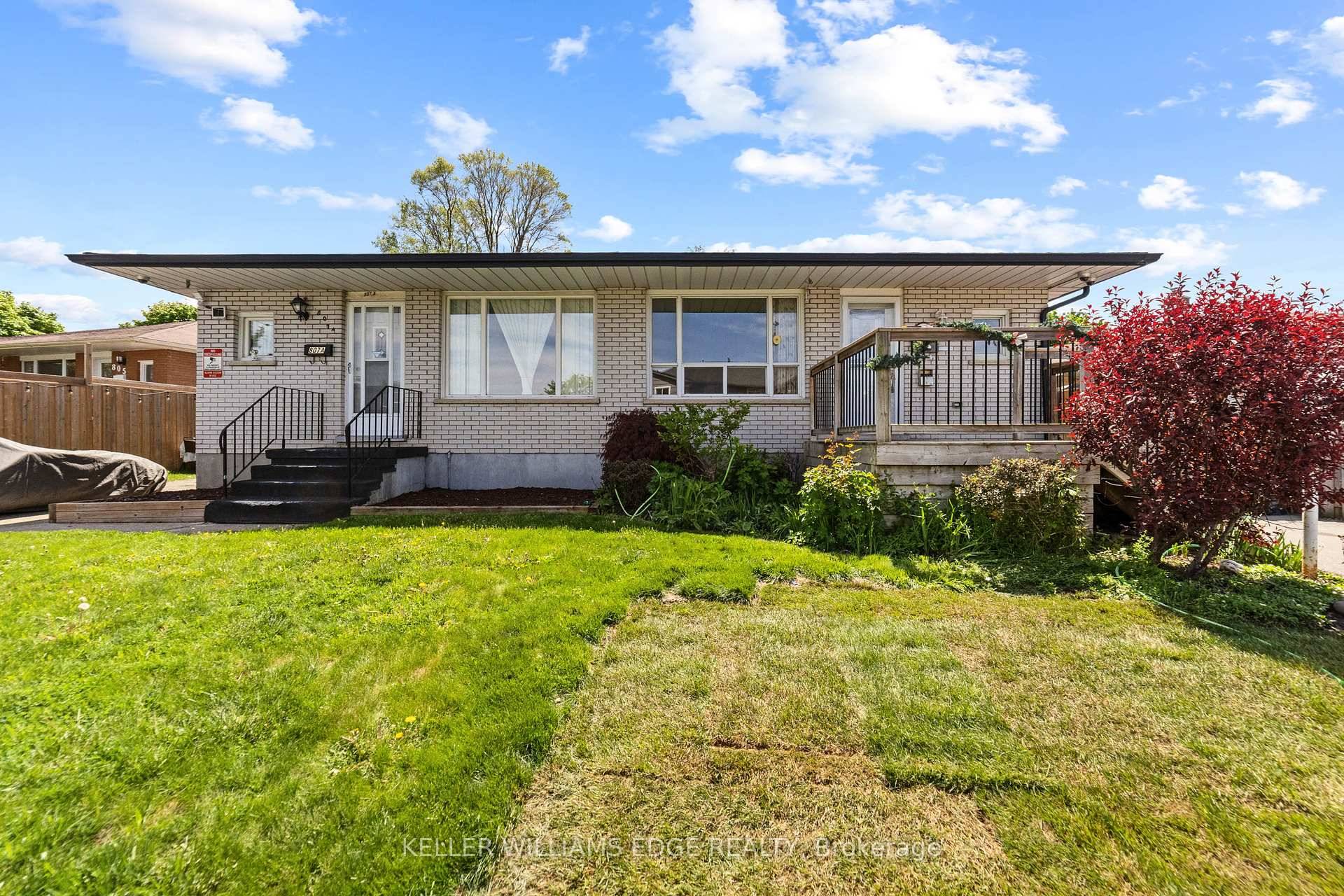 This one of a kind semi detached bungalow is tucked away on a quiet cul de sac in a well established neighborhood, providing the perfect blend of comfort and convenience.