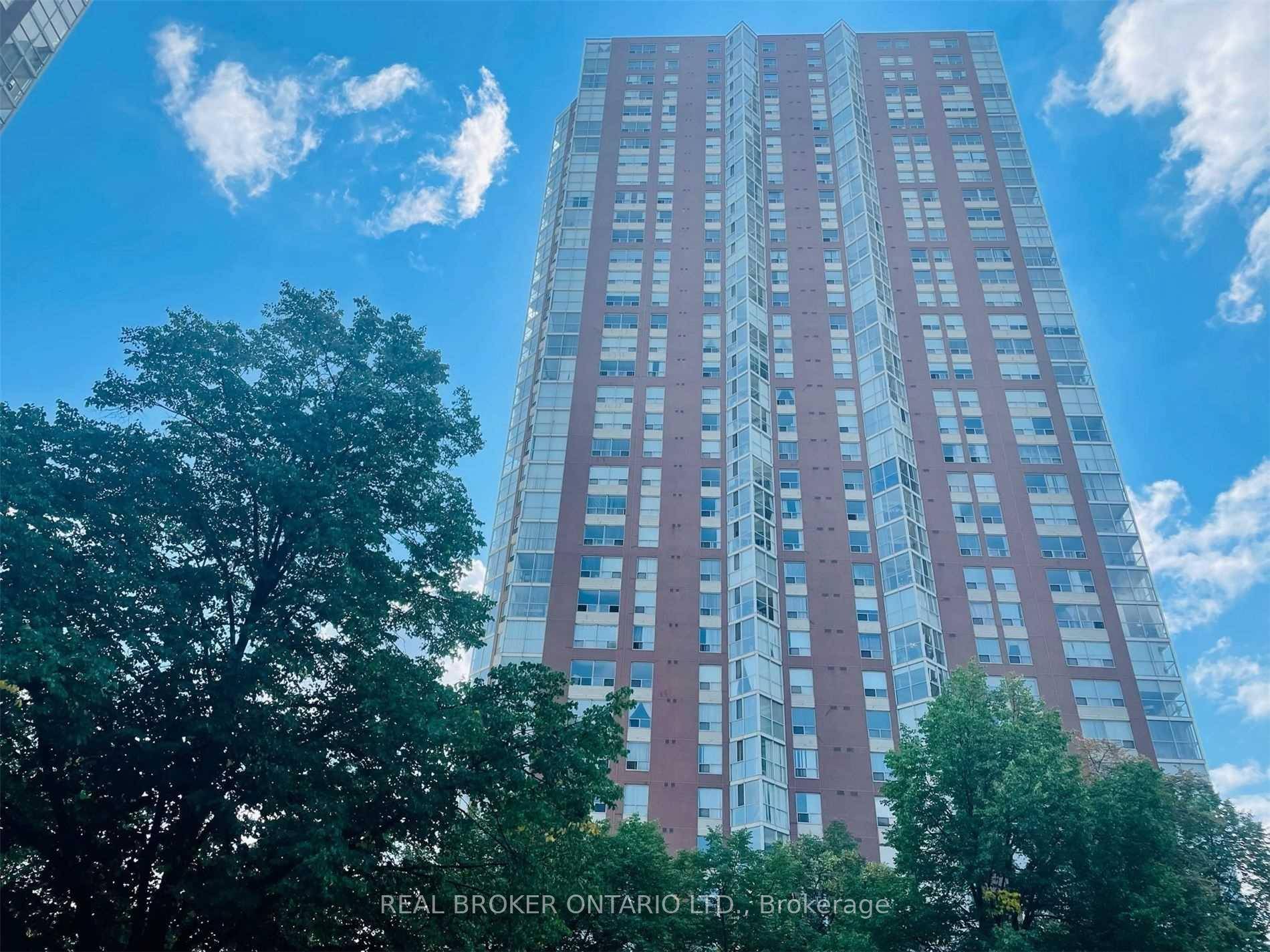 Welcome home ! This spacious 1 bedroom solarium condo offers over 850 sq.