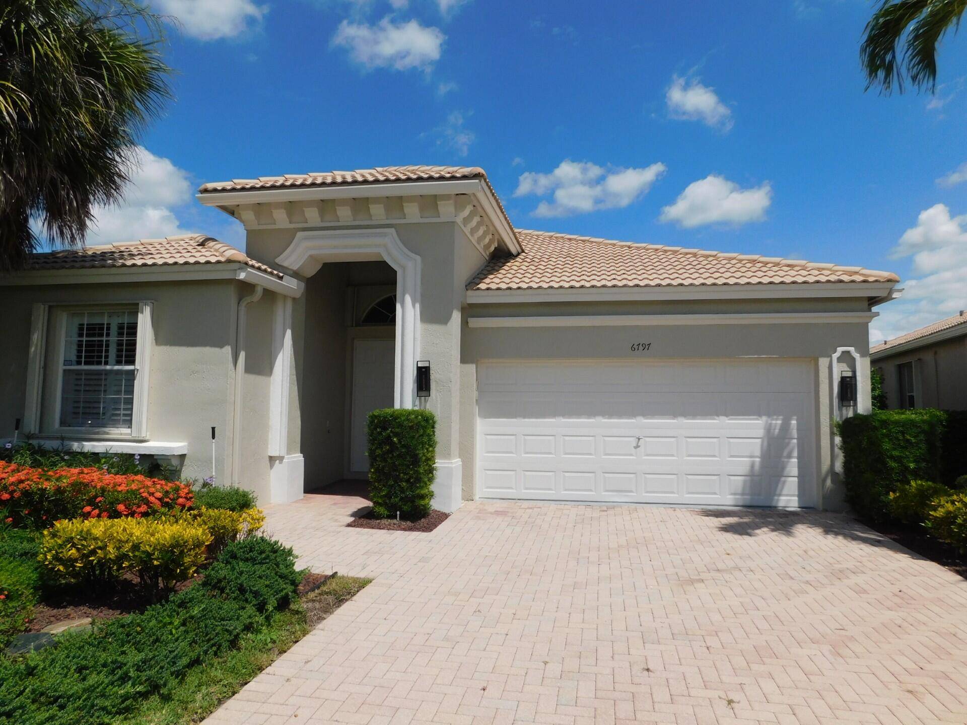 Discover one of the most desirable lots in Aberdeen Country Club, offering breathtaking views of the lake, golf course, and clubhouse.