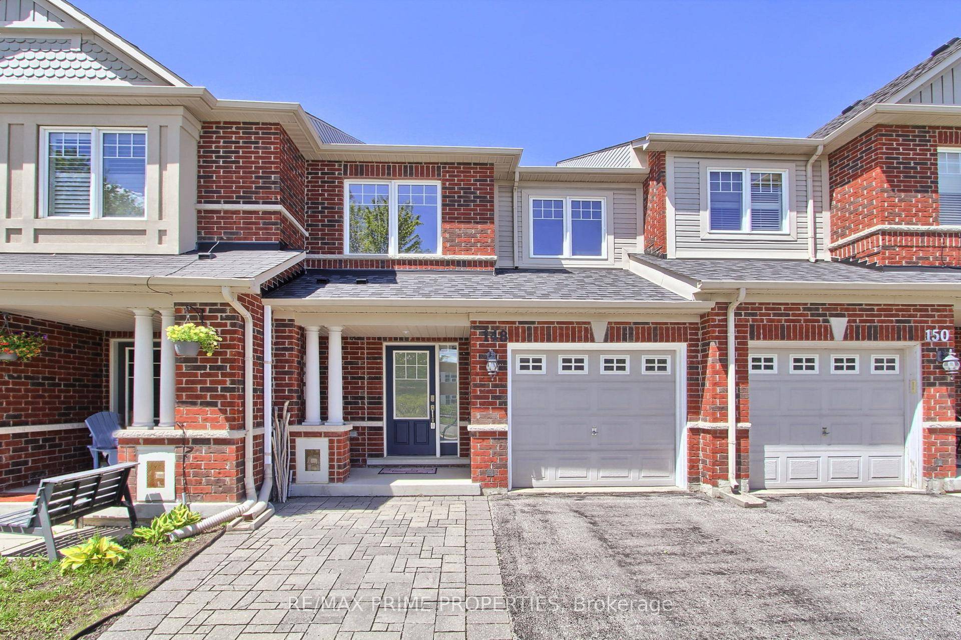 Welcome to this stunning and well maintained 3 bedroom townhome nestled in the desirable Harvest Hills community !