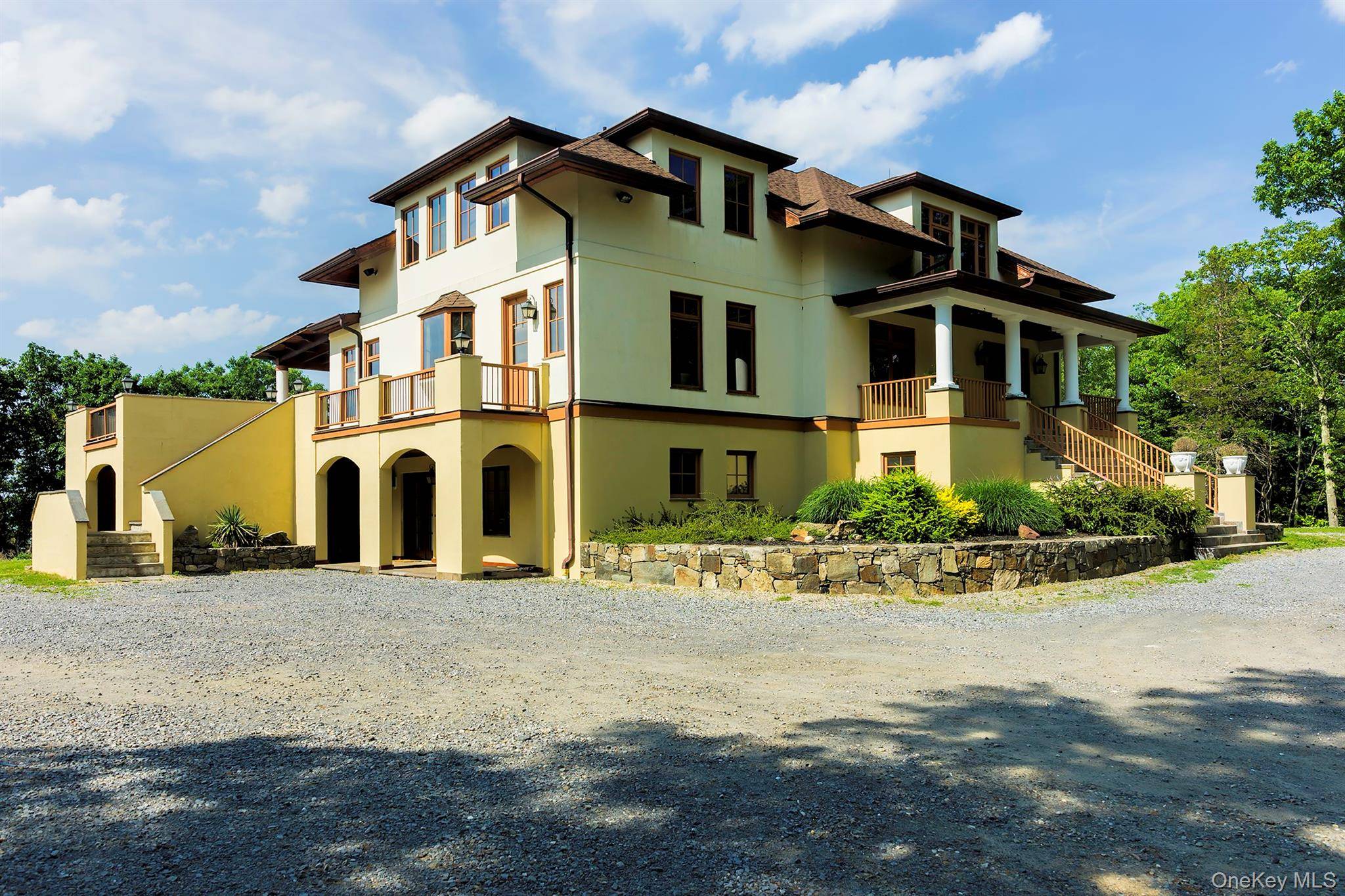 Private Mountain Top Mediterranean Villa !