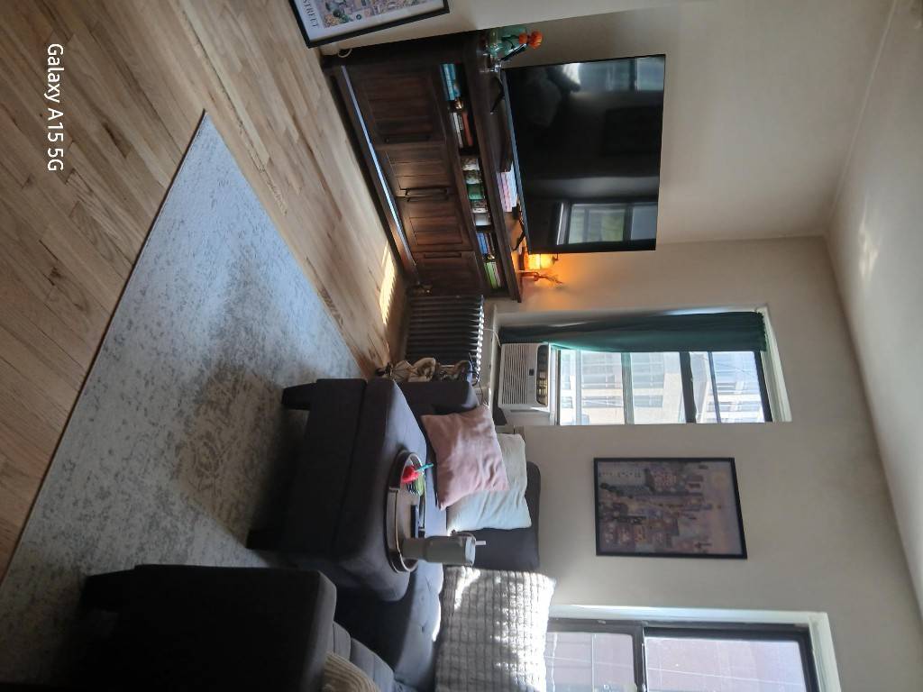 Large 1 Bedroom with flex wall bonus 2nd room you can use as an office or bedroom, in great Upper East Side location !