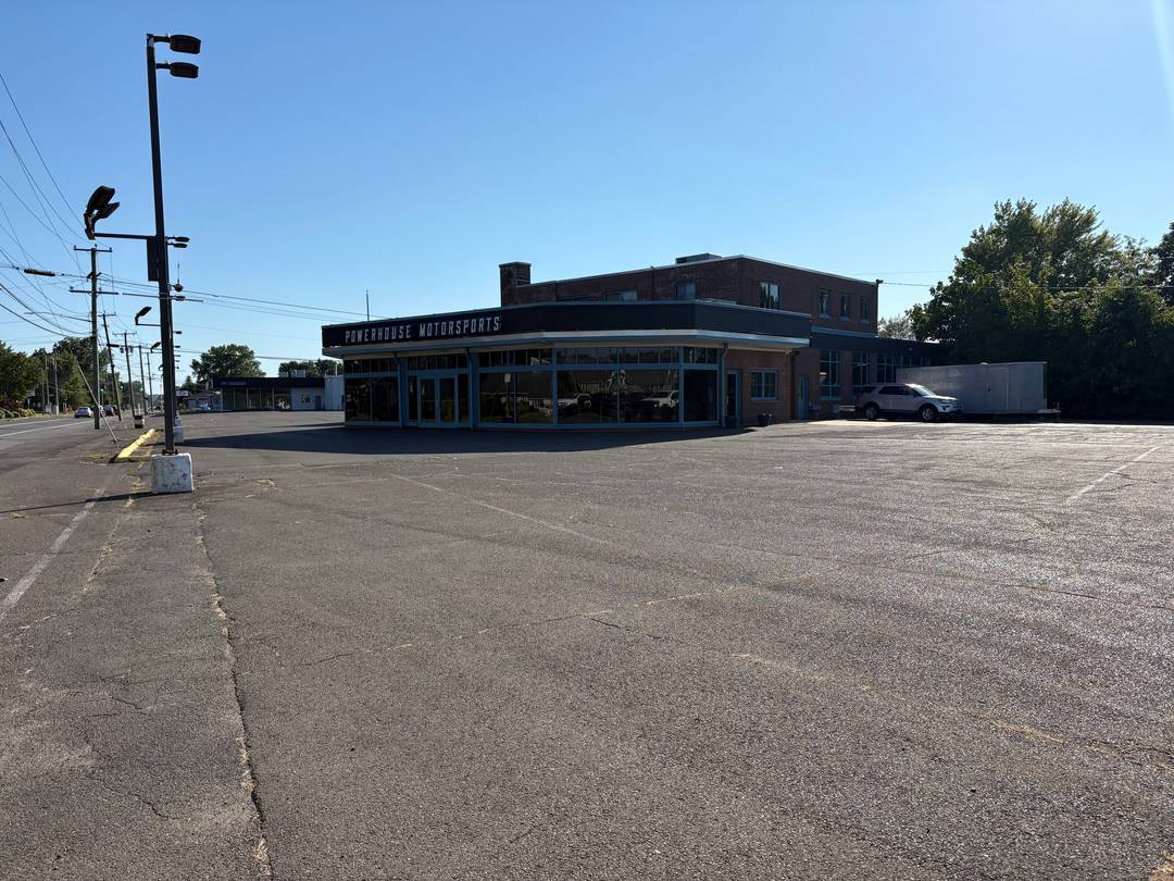 Located in a high traffic area, this spacious and flexible commercial property offers endless possibilities.