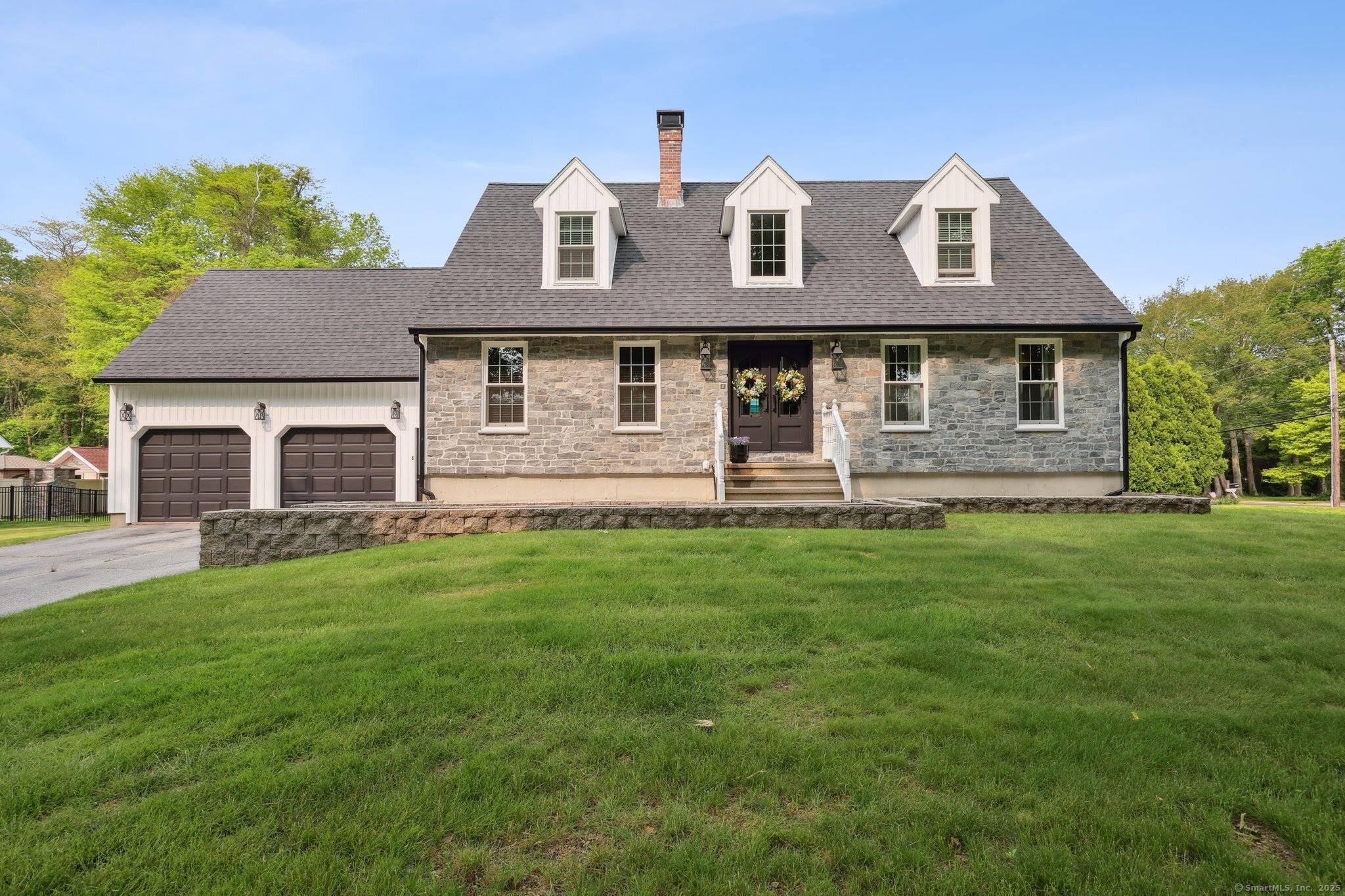 Now's your chance ! Behold this impeccable original owner home on a charming cul de sac located within the Pleasure Beach boundaries of Waterford, only a football field's length away ...