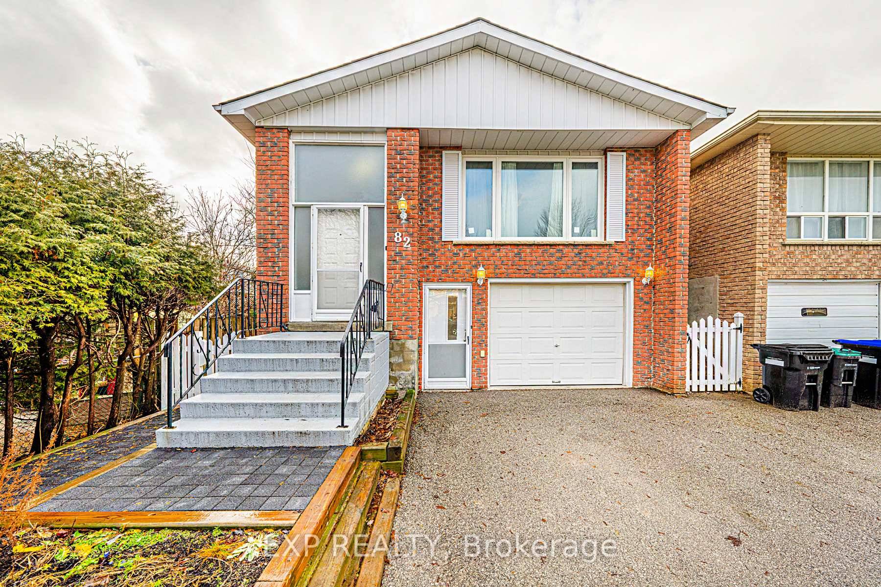 Bright And Spacious 3 Bedroom Main Floor Unit In The Heart Of Bradford !
