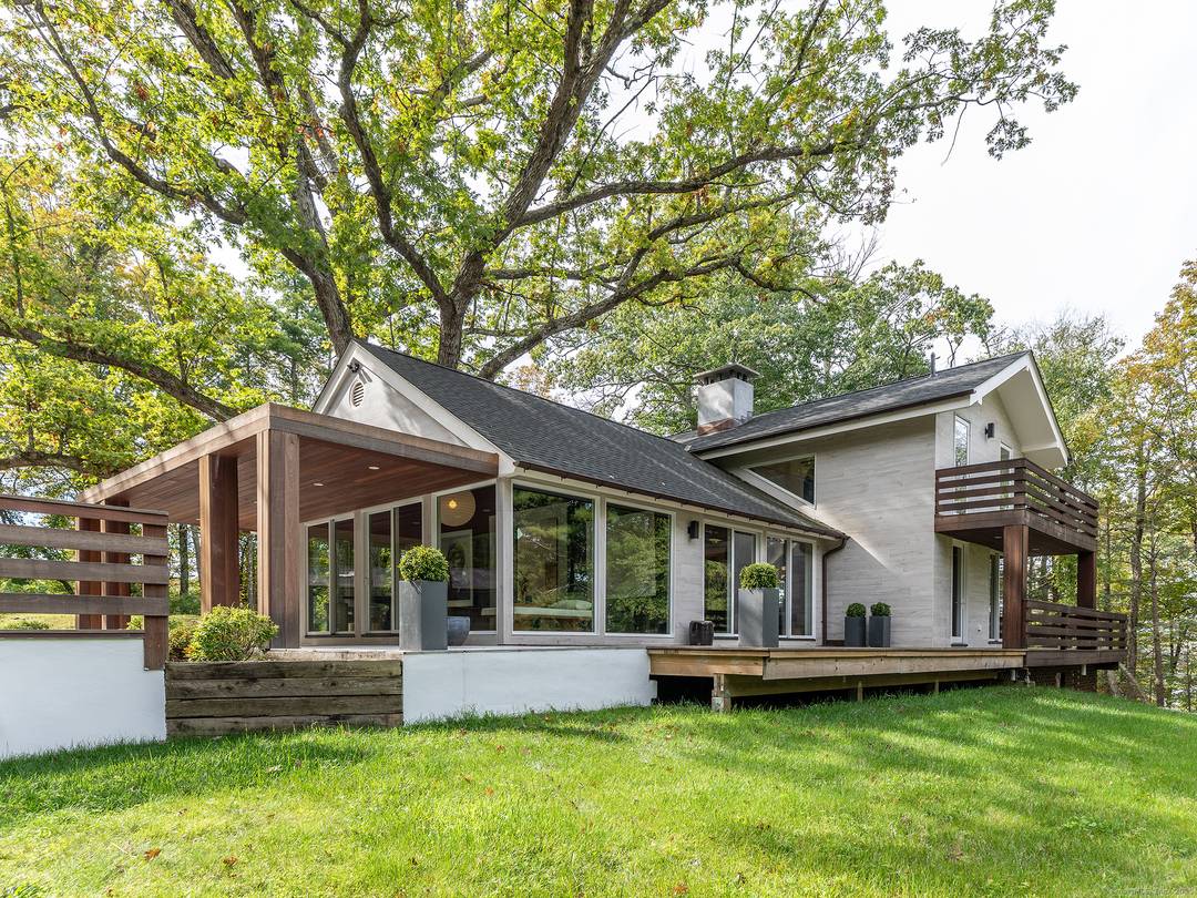 Modern Lakeside Retreat with Guest Cottage and Rooftop Terrace.