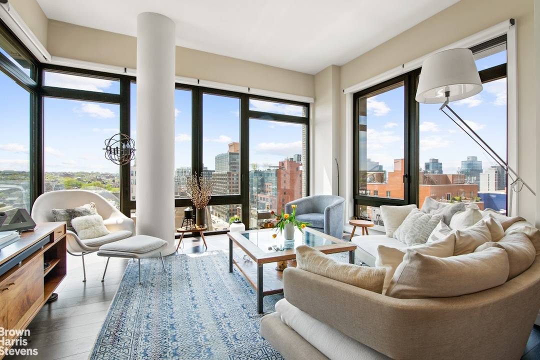 Penthouse B at Baltic Park Slope is an elegant half floor apartment with exceptional open exposures to the south, east and west.