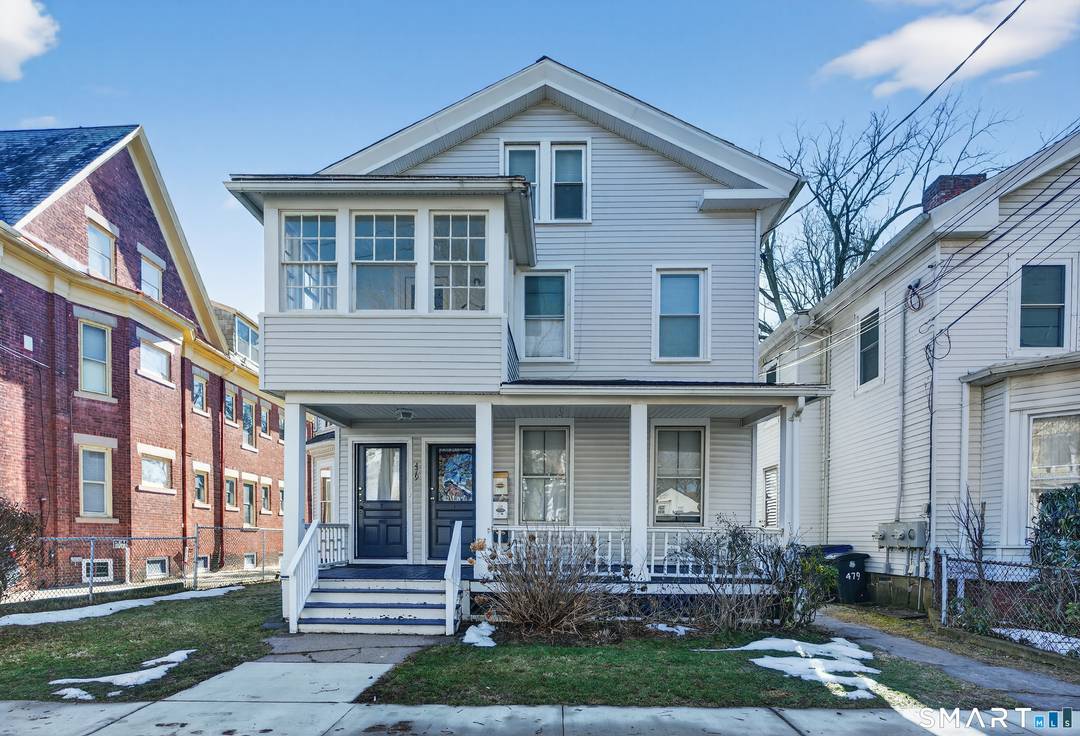 East Rock three family in a prime location steps from gourmet markets, SOM, and Downtown NH Yale !