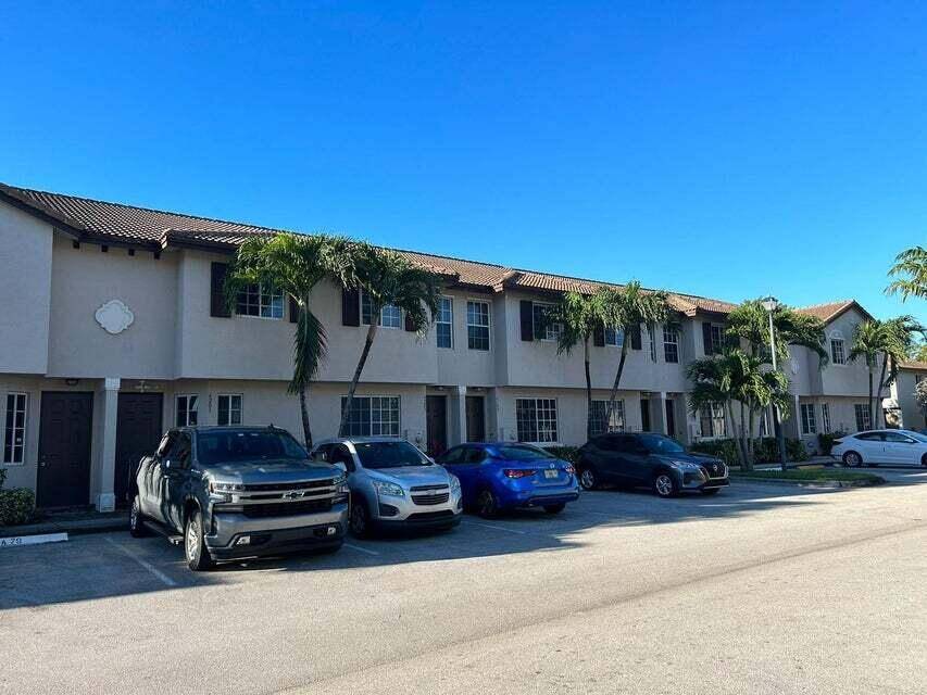 Fully remodeled townhouse featuring 3 bedrooms and 2.
