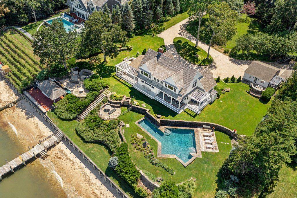 Stunning Waterfront in North Haven 5 Bdrms, Pool,dock ,sunsets