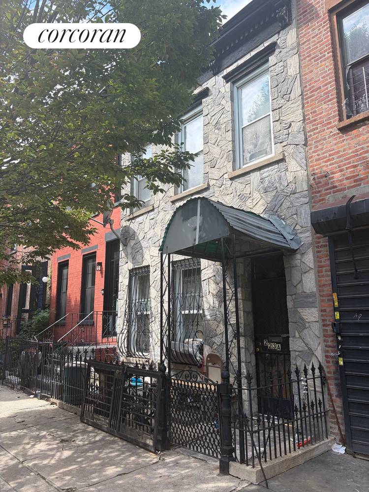 No access Condition unknown Conveying with occupant s Must be cash deal Brick Single Family Home Built 16.