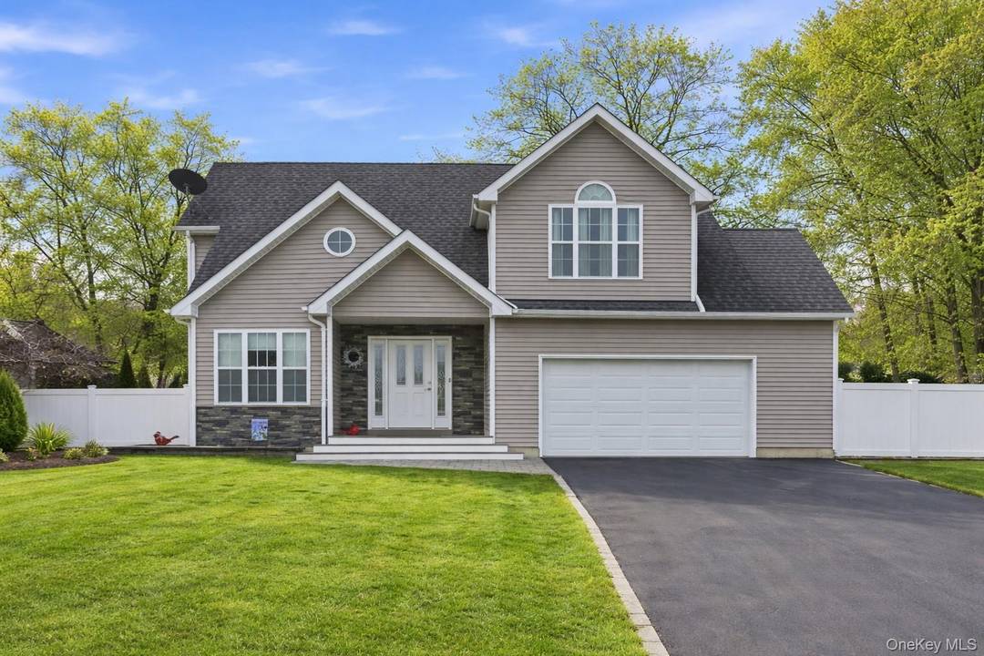 Move right in to this immaculate 3 bedroom, 2.