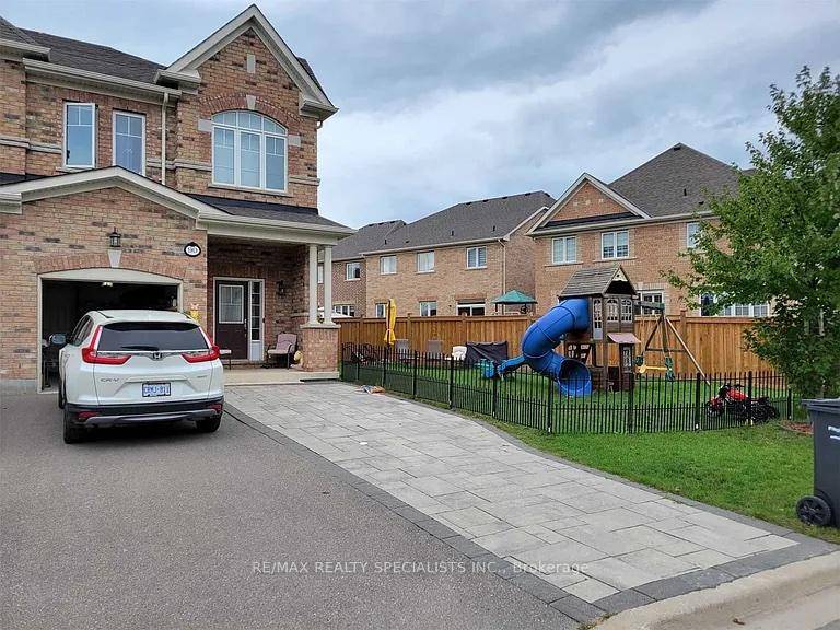 Spacious and Well Maintained Semi Detached Located In prime Southfields Village Community of Caledon.