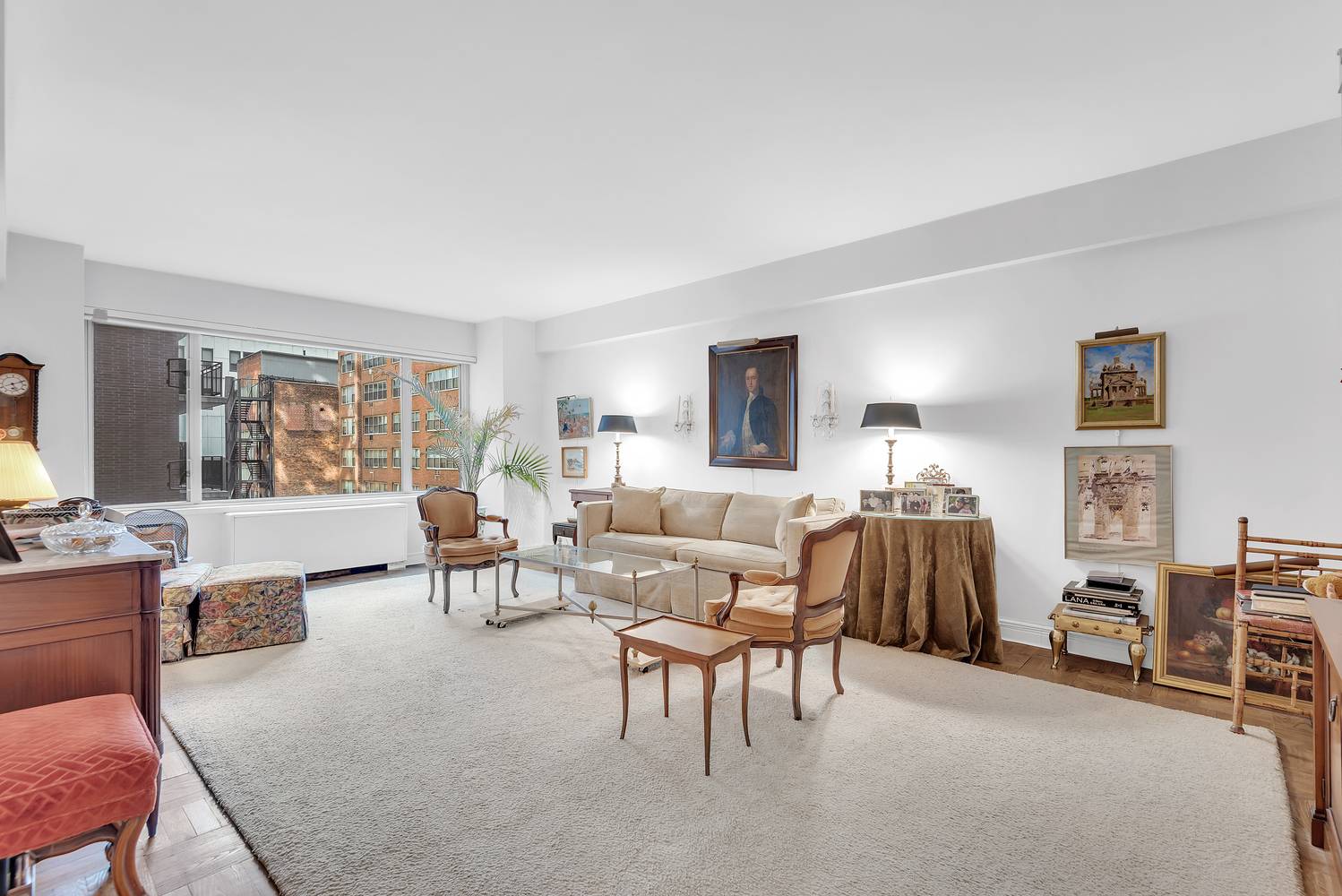 Both comfort and elegance are apparent in this enormous 1 bed 1.