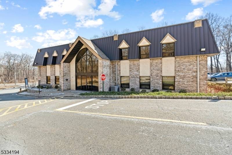 Prime Commercial Space on Highway 206 Flexible, High Visibility Location !