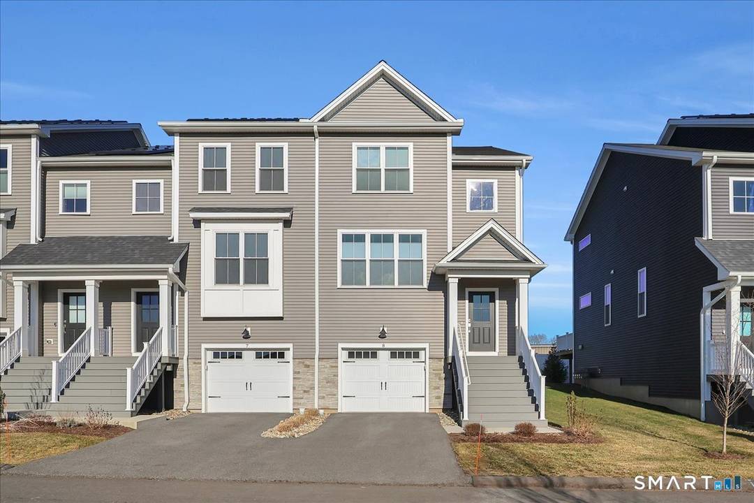 Welcome to this stunning 2 year young townhouse offering modern design and exceptional comfort.