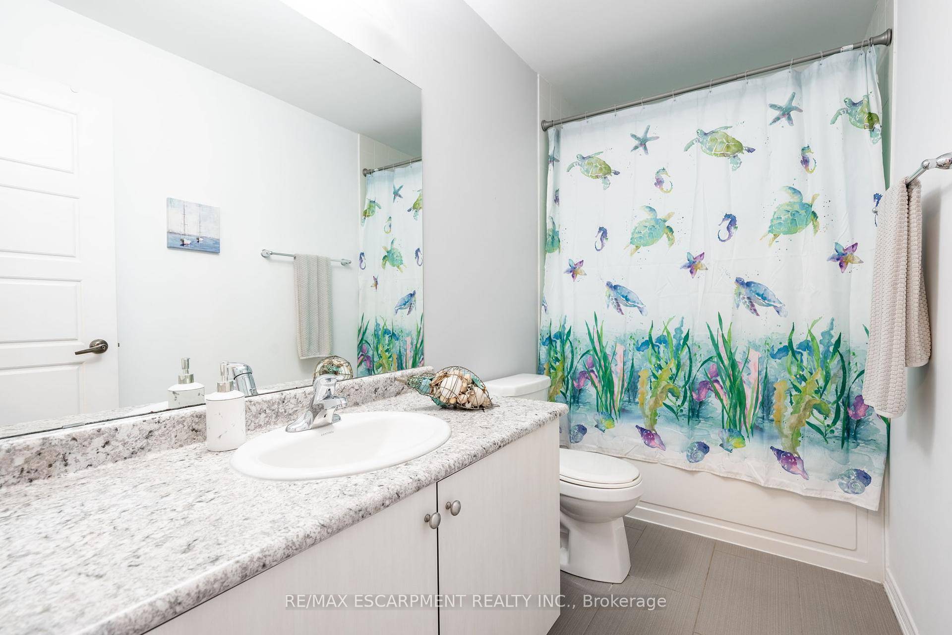 Step into luxury and sophistication with this stunning executive home in Caledonias sought after Avalon community.