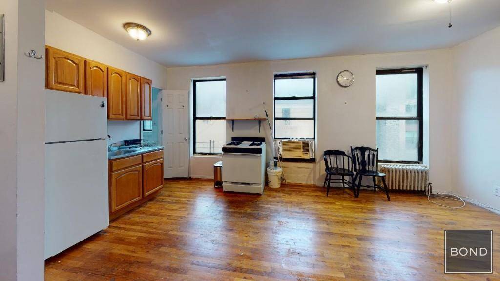 Charming 2 Bedroom apartment in Prime Location !