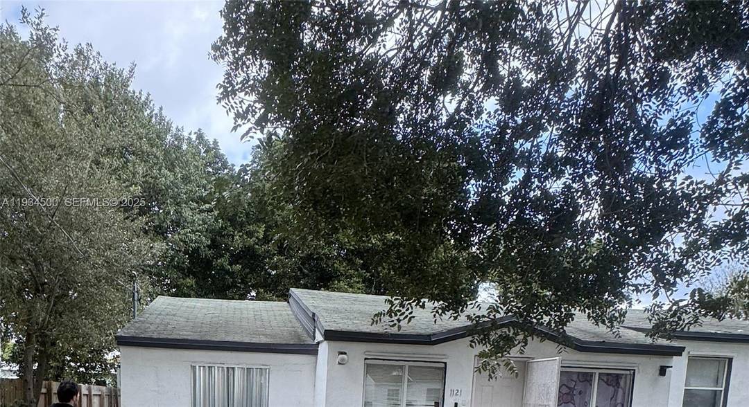 THIS IS ONE OF THE BEST HOME IN THE MARKET FOR A FIRST TIME HOME BUYER OR A PIECE OF GREAT INVESTMENT PROPERTY.