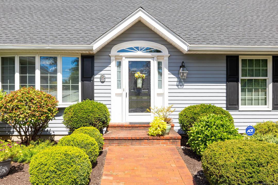 Charming Cape in Pristine Condition !