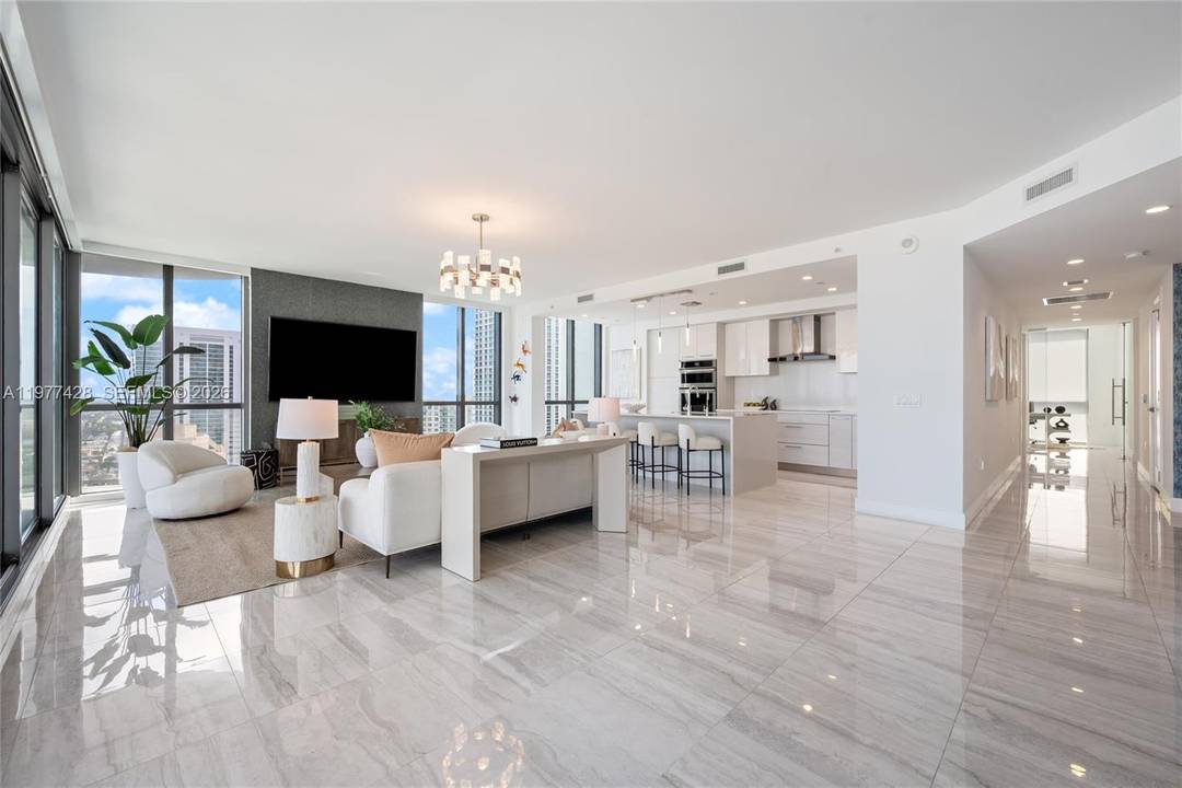 Experience elevated living in this exceptional luxury condo in the heart of Fort Lauderdale.
