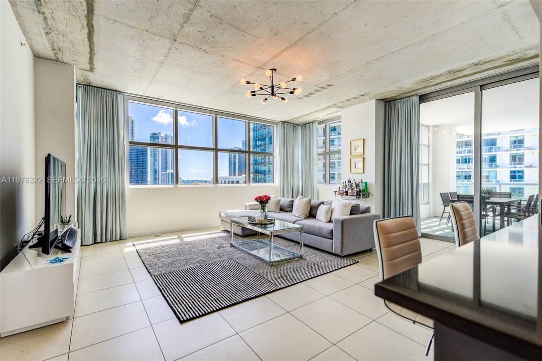 Located in the heart of Midtown, 4 Midtown Miami offers modern amenities and an unbeatable lifestyle.