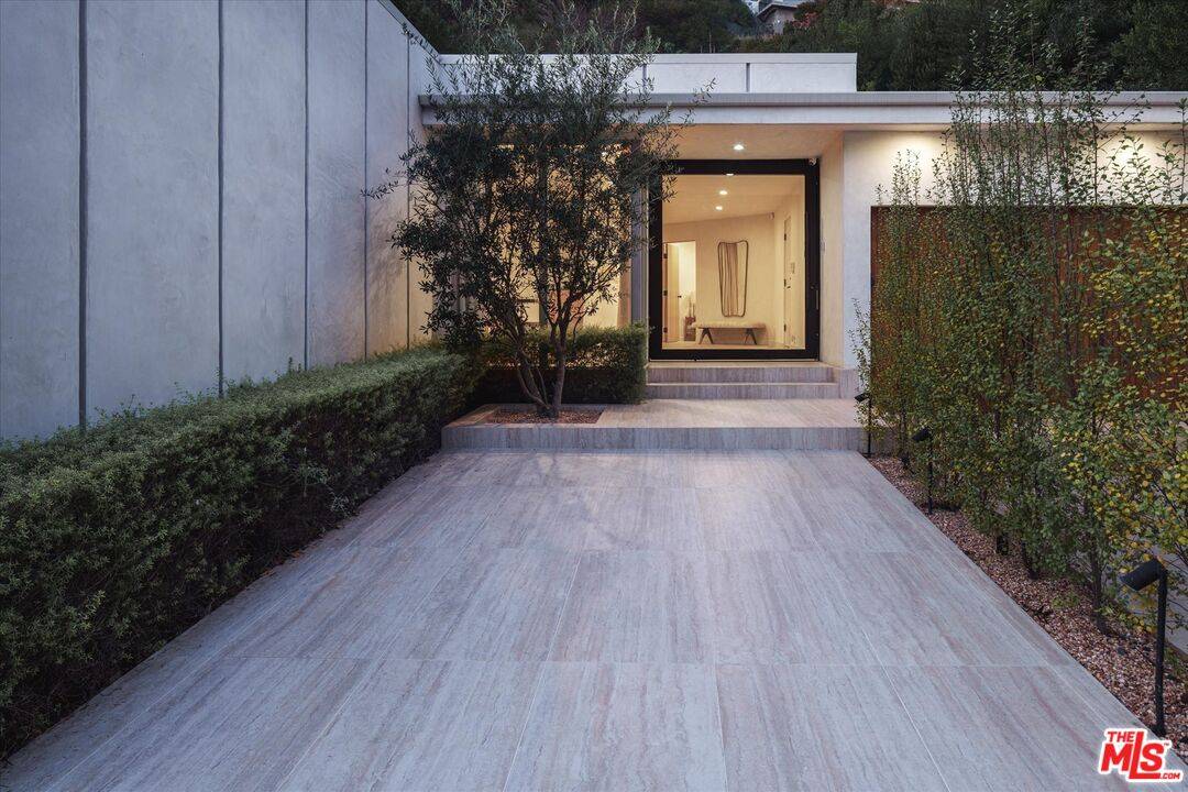 1820   Rising Glen Rd 3BR Sunset Strip La