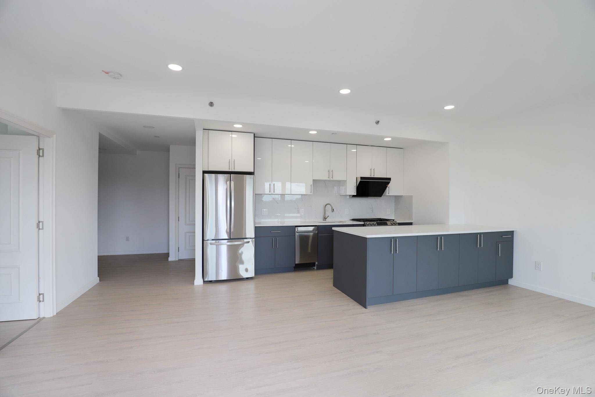 Spacious Duplex Condo in the Heart of Flushing This beautifully designed duplex condo offers 3 bedrooms and 2.