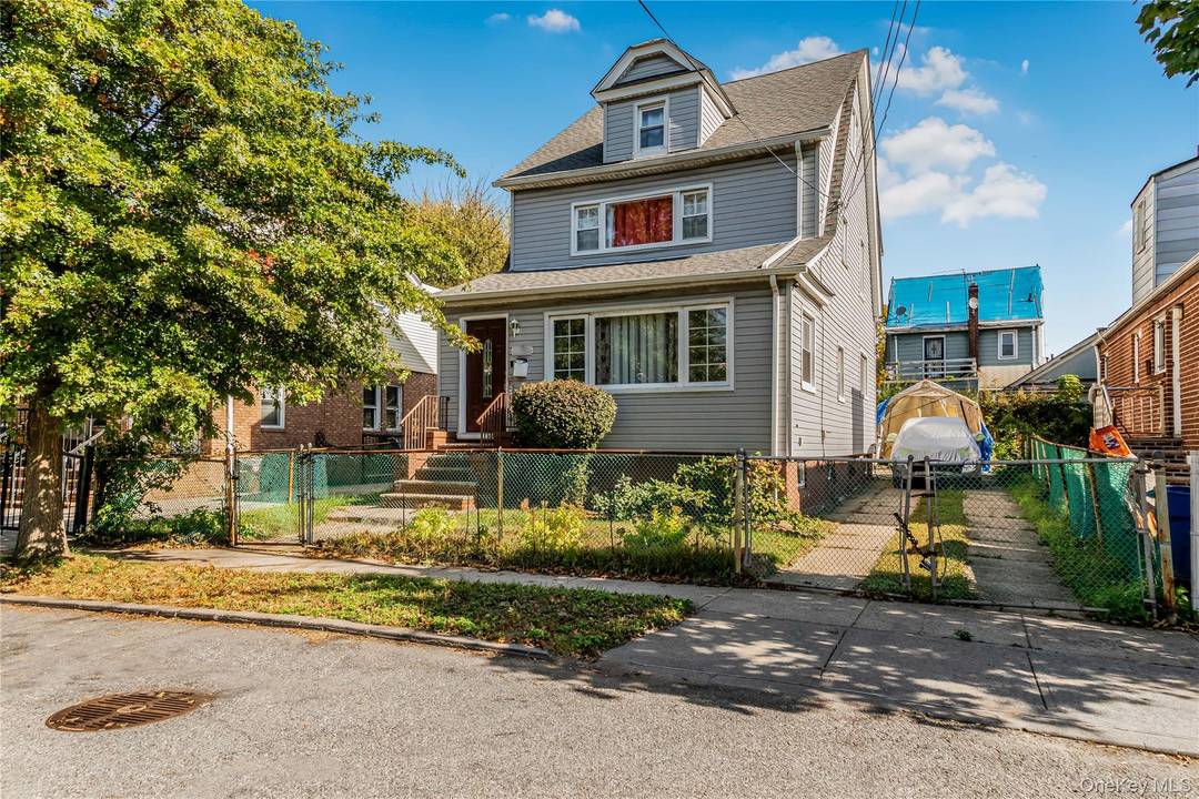 come take a look at this great opportunity, weather for your personal primary residence or for investment purposes.