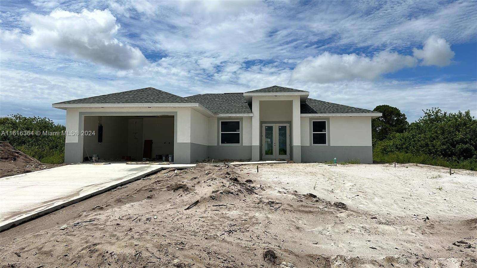 Beautiful new construction SINGLE FAMILY 4 BEDROOMS, 2 BATHROOMS.