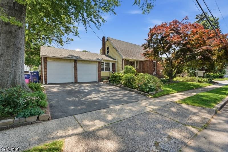 Located on a private corner lot, the residence at 34 Rowland perfectly blends location, community, and lifestyle.