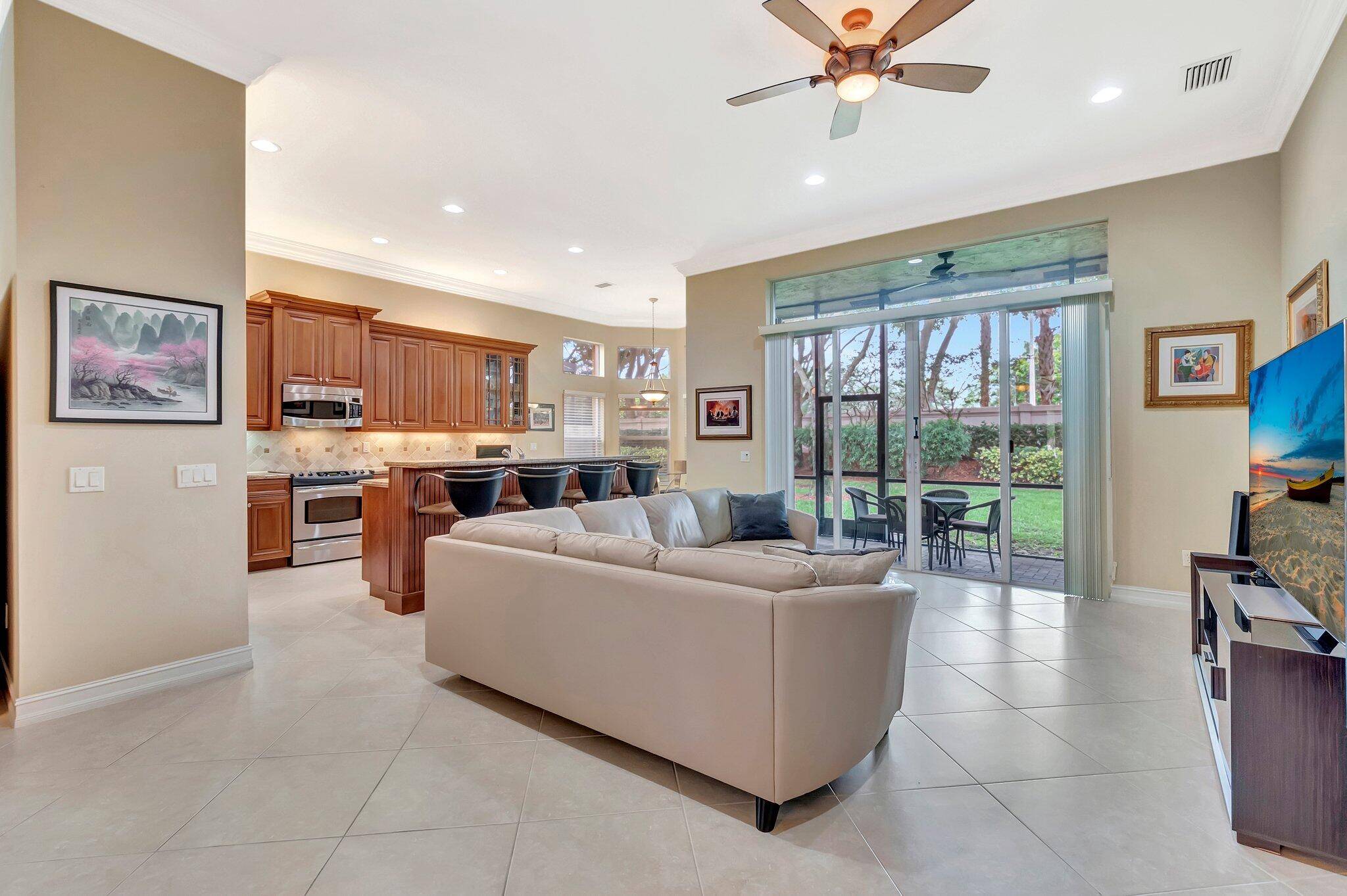 A true delight in the vibrant Valencia Pointe community !