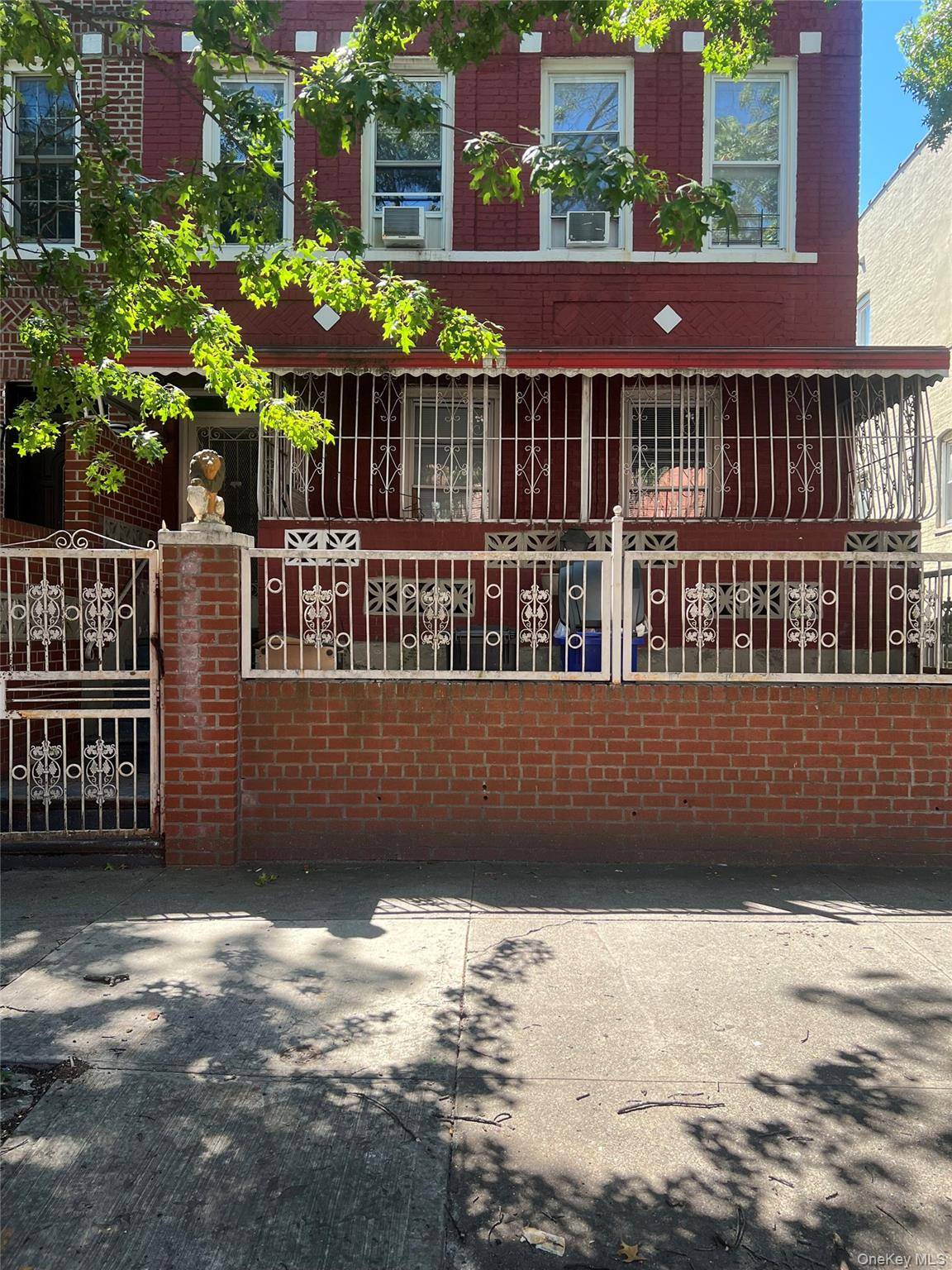 Welcome to this beautiful legal 4 family home located in the crown heights section of Brooklyn, a nice tree lined block, one of Brooklyn's Prominent neighborhood.