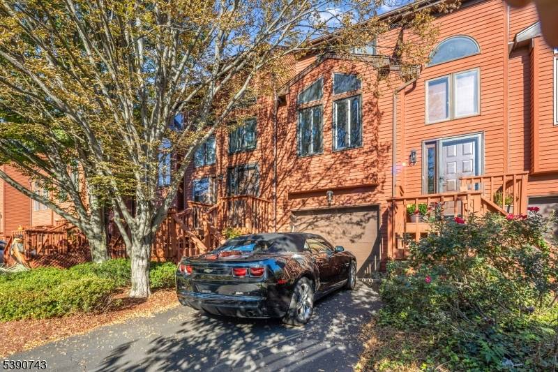 WELCOME HOME ! NESTLED ON A DEAD END STREET, THIS UPDATED HOME OFFERS A PEACEFUL AND PRIVATE SETTING.