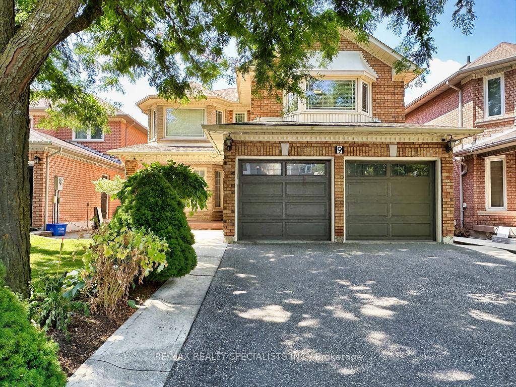 Welcome to this amazing 4 bedroom, 4 washroom home, approximately 2, 800 sq.